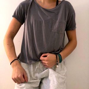 American Eagle gray T-shirt